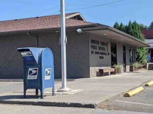 Mount_Hood_Parkdale_Post_Office_corner_view-compressed