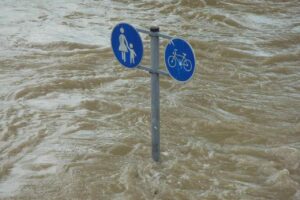 flood-392707_1280-compressed