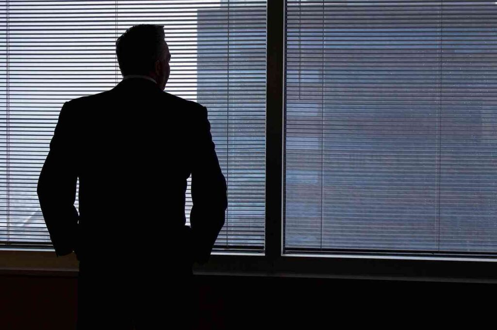 businessman-1477601_1280-compressed