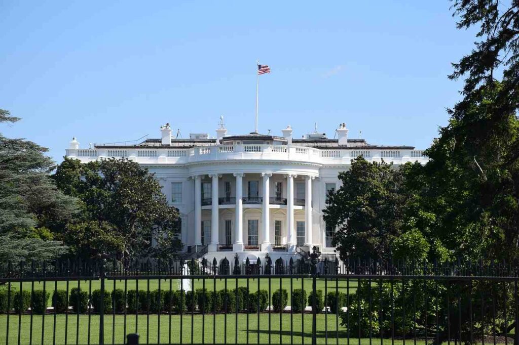 the-white-house-5997654_1280-compressed