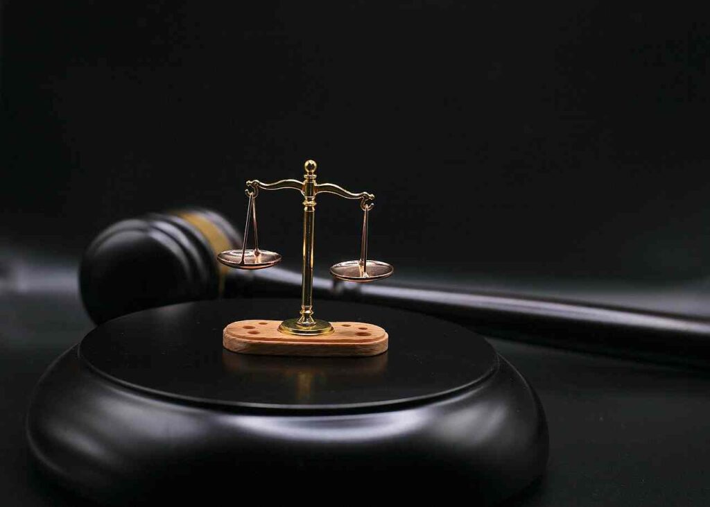 sergeitokmakov-gavel-7499911_1280-compressed